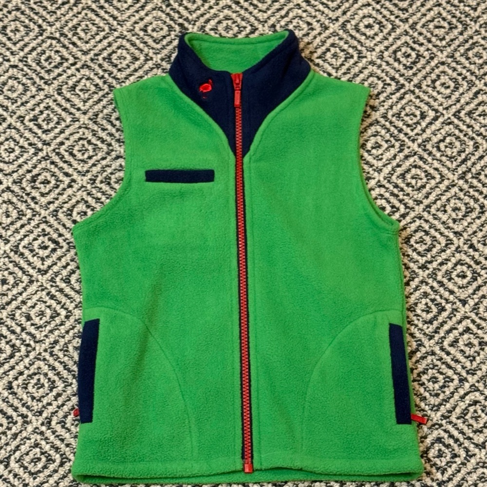 🎉 NWOT 🎉 TBBC 4T Kelly Green Fleece Vest with Red Trim